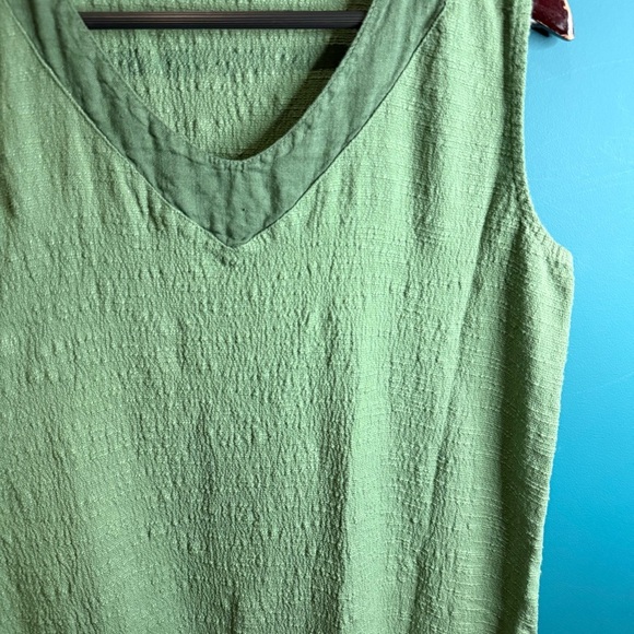 Green V-Neck Sleeveless Maxi Dress - Picture 4 of 10